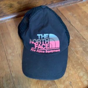 Women’s north face hat